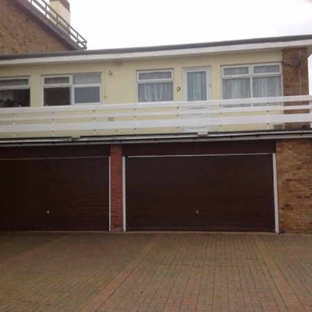 Апартаменты 9 Gunfleet Court Клактон-он-Си Экстерьер фото