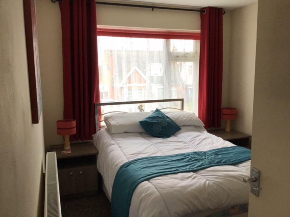 Апартаменты 9 Gunfleet Court Клактон-он-Си Экстерьер фото